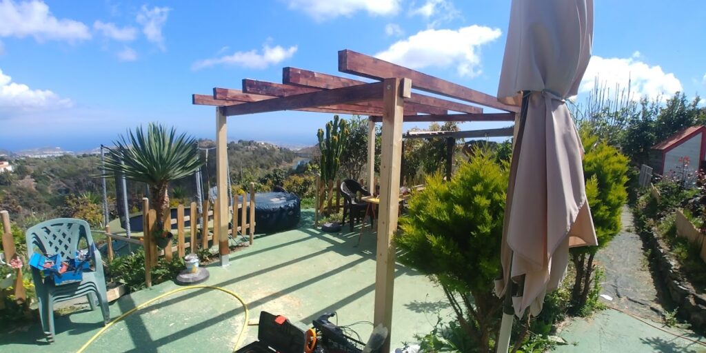 ejemplo de madera sostenible en el exterior